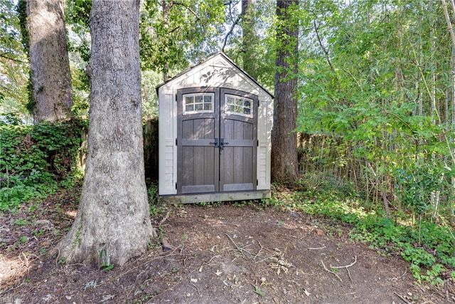 3 Bonnie LN, Newport News, VA 23606