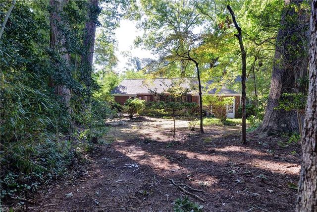 3 Bonnie LN, Newport News, VA 23606