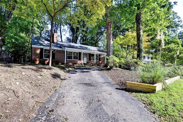 3 Bonnie LN, Newport News, VA 23606