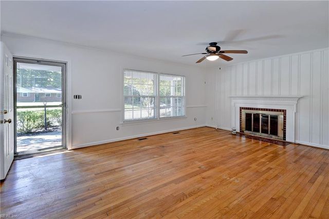 3 Bonnie LN, Newport News, VA 23606