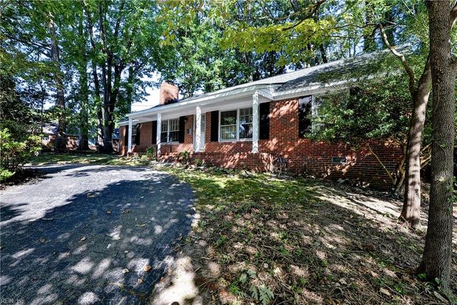 3 Bonnie LN, Newport News, VA 23606