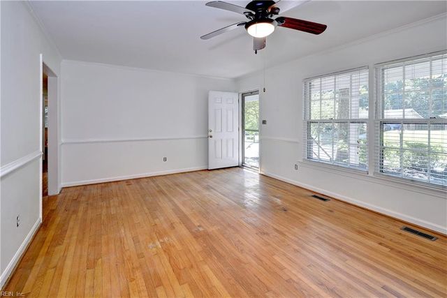 3 Bonnie LN, Newport News, VA 23606