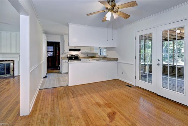 3 Bonnie LN, Newport News, VA 23606