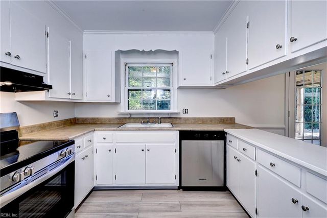 3 Bonnie LN, Newport News, VA 23606