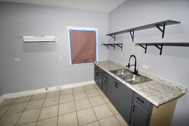 5742 S Artesian Avenue 2, Chicago, IL 60629