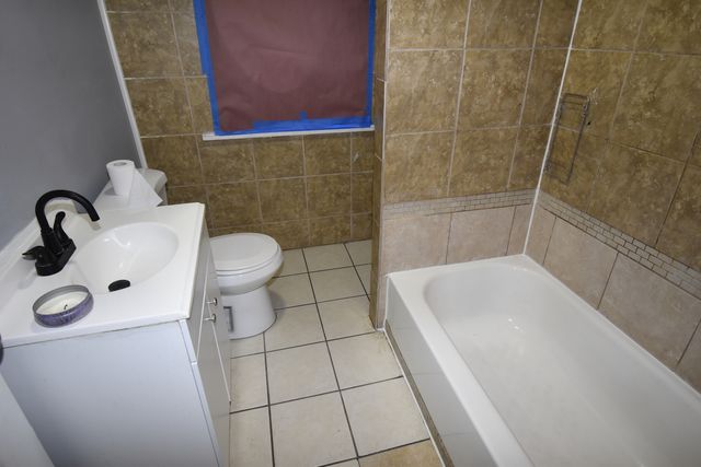 5742 S Artesian Avenue 2, Chicago, IL 60629