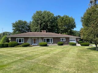 302 W James, Francesville, IN 47946