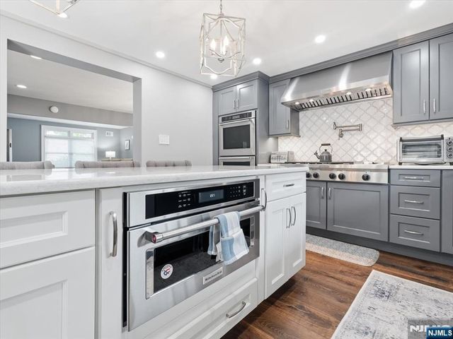 42 Winslow Terrace, Fair Lawn, NJ 07410