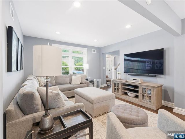 42 Winslow Terrace, Fair Lawn, NJ 07410