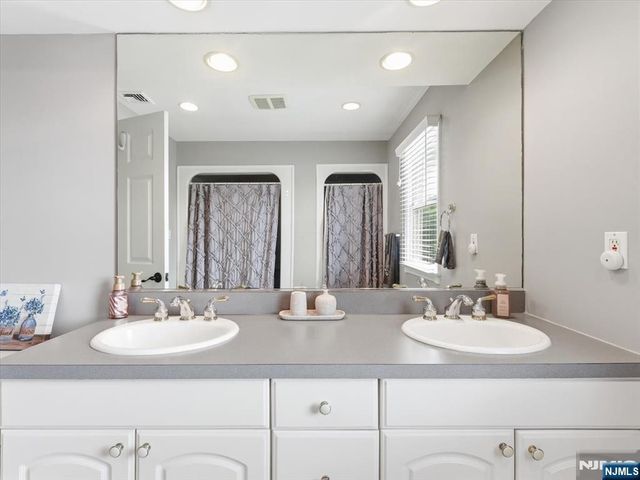 42 Winslow Terrace, Fair Lawn, NJ 07410