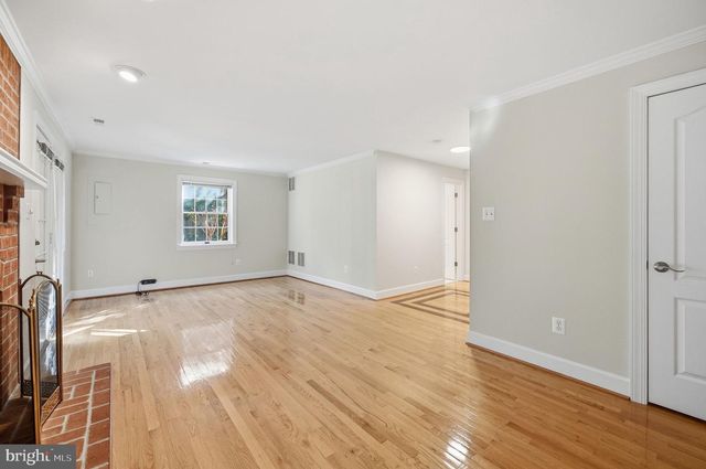 8143 MADRILLON CT, Vienna, VA 22182