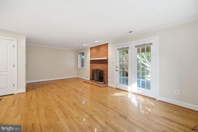 8143 MADRILLON CT, Vienna, VA 22182