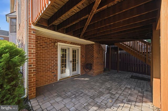 8143 MADRILLON CT, Vienna, VA 22182