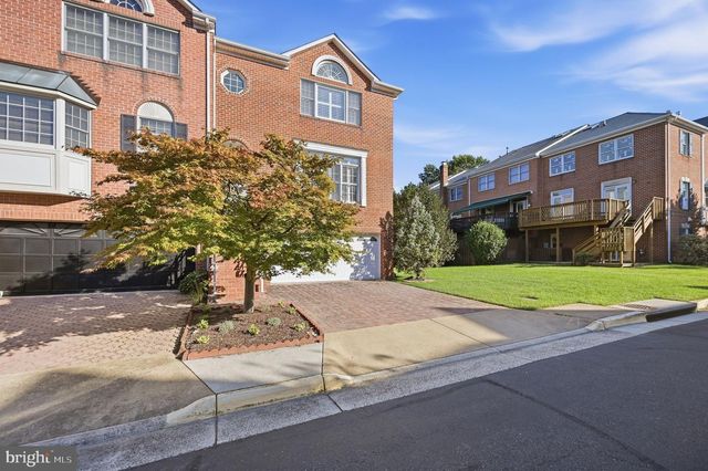 8143 MADRILLON CT, Vienna, VA 22182