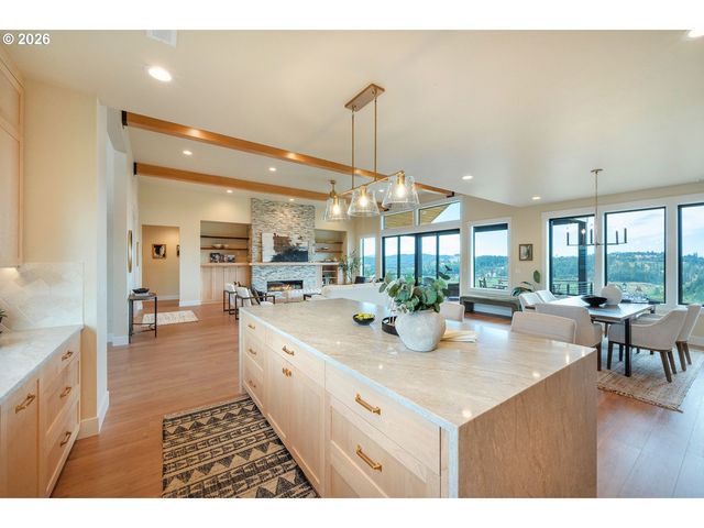28356 Siesta Ln, Eugene, OR 97402