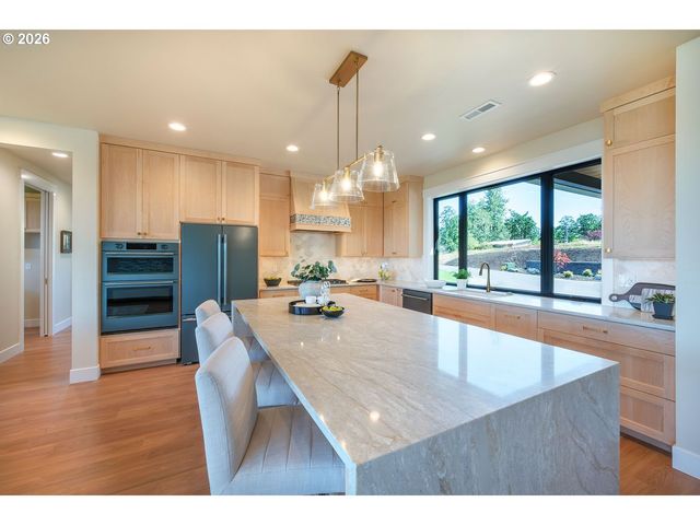 28356 Siesta Ln, Eugene, OR 97402