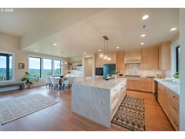 28356 Siesta Ln, Eugene, OR 97402