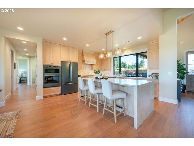28356 Siesta Ln, Eugene, OR 97402
