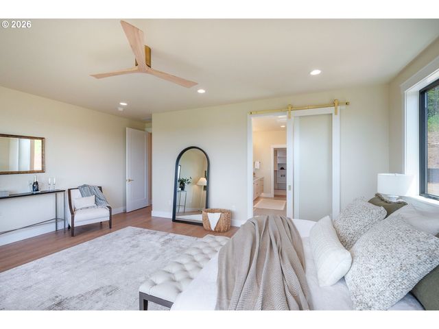 28356 Siesta Ln, Eugene, OR 97402