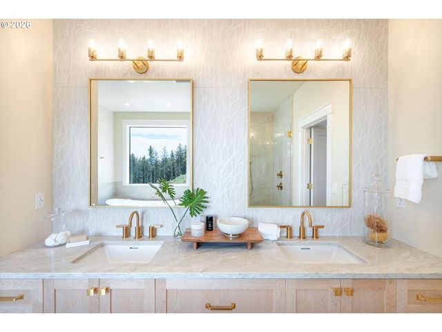 28356 Siesta Ln, Eugene, OR 97402