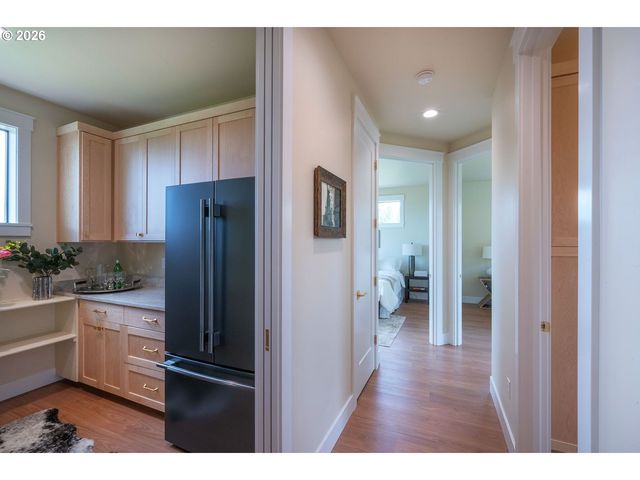 28356 Siesta Ln, Eugene, OR 97402