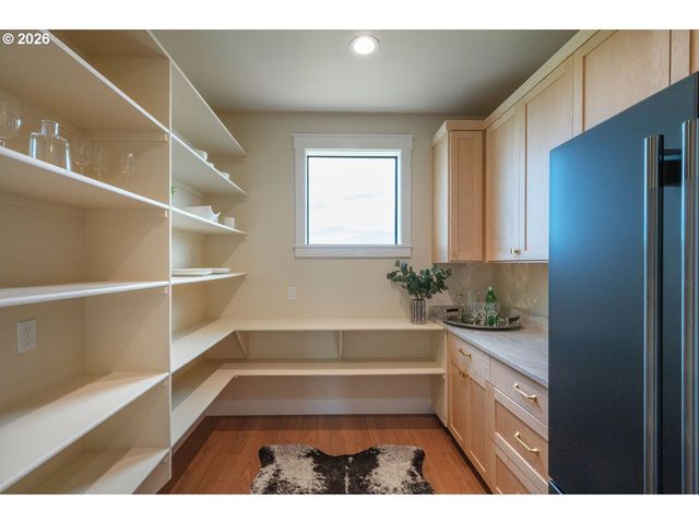 28356 Siesta Ln, Eugene, OR 97402
