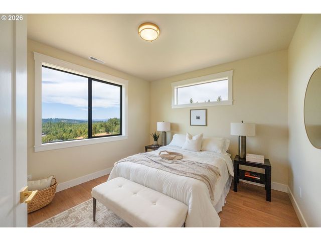 28356 Siesta Ln, Eugene, OR 97402