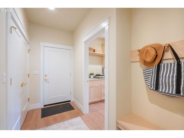 28356 Siesta Ln, Eugene, OR 97402