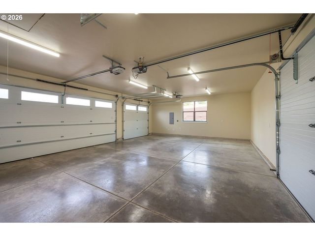 28356 Siesta Ln, Eugene, OR 97402