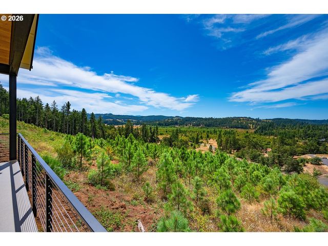 28356 Siesta Ln, Eugene, OR 97402