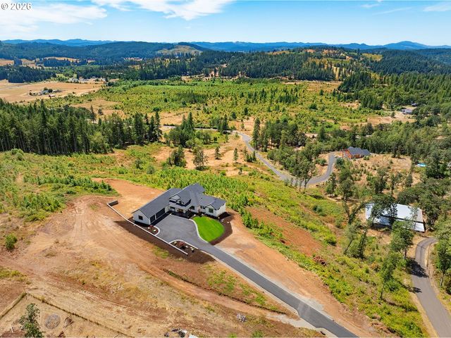 28356 Siesta Ln, Eugene, OR 97402