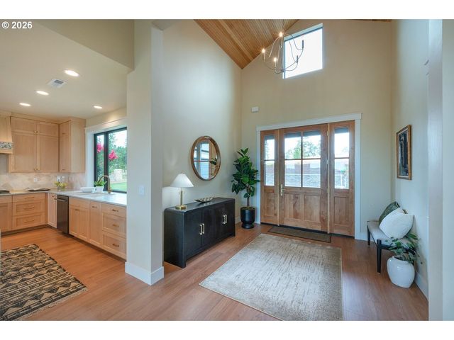 28356 Siesta Ln, Eugene, OR 97402