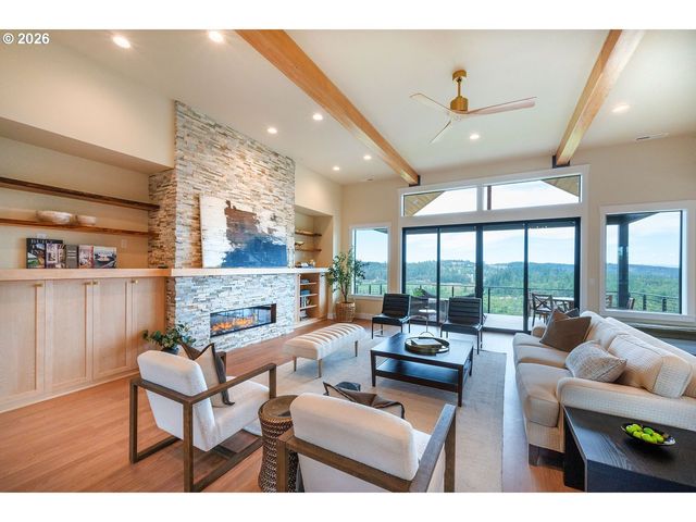 28356 Siesta Ln, Eugene, OR 97402