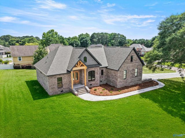 205 Bentbrook Drive, Albertville, AL 35950