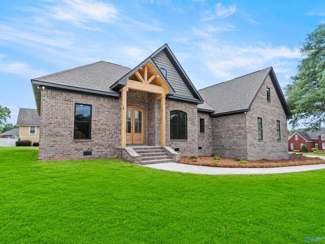 205 Bentbrook Drive, Albertville, AL 35950