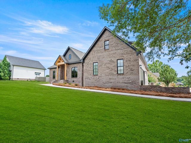 205 Bentbrook Drive, Albertville, AL 35950