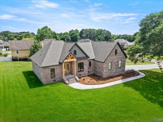 205 Bentbrook Drive, Albertville, AL 35950
