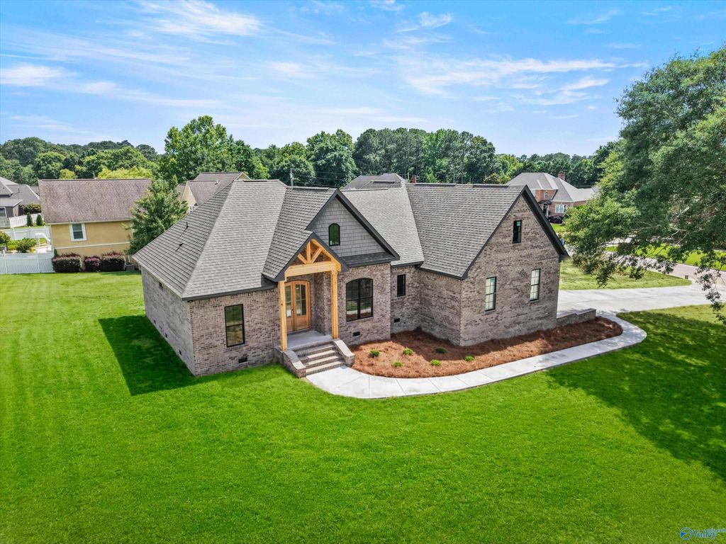 205 Bentbrook Drive, Albertville, AL 35950