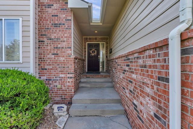 110 N Castle Rock St, Wichita, KS 67230