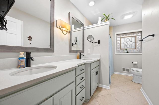 S68W12977 Camilla DRIVE, Muskego, WI 53150