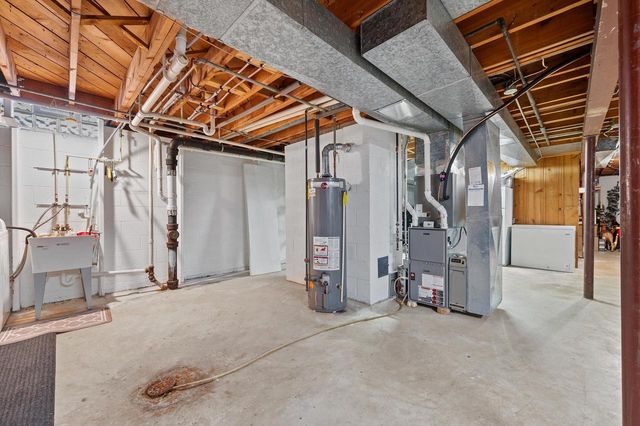 S68W12977 Camilla DRIVE, Muskego, WI 53150