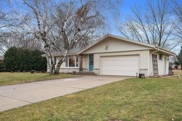 S68W12977 Camilla DRIVE, Muskego, WI 53150