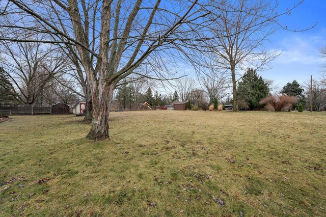 S68W12977 Camilla DRIVE, Muskego, WI 53150