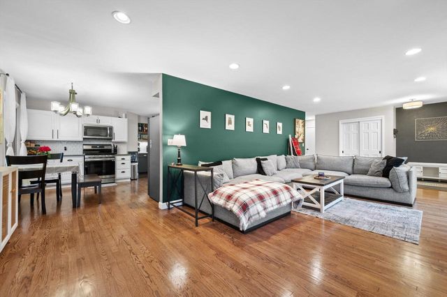 S68W12977 Camilla DRIVE, Muskego, WI 53150