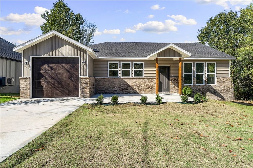 11 Lathrop Drive, Bella Vista, AR 72715