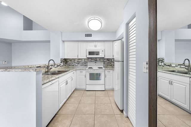 7856 Sonoma Springs Circle 305, Lake Worth, FL 33463