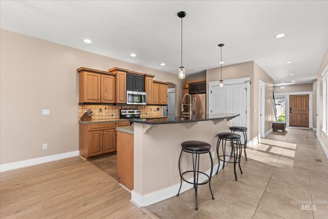 2655 E Piccadilly Ln, Eagle, ID 83616