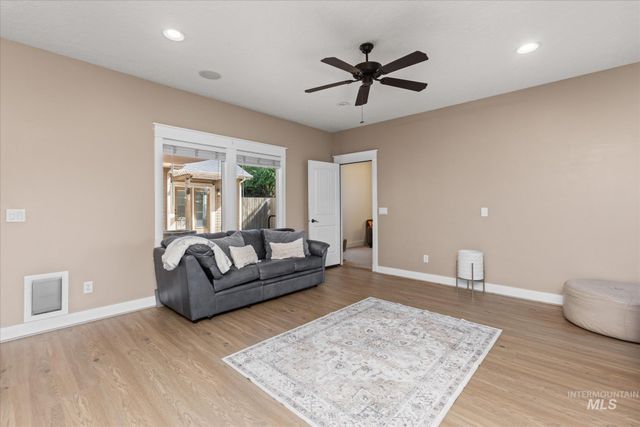 2655 E Piccadilly Ln, Eagle, ID 83616
