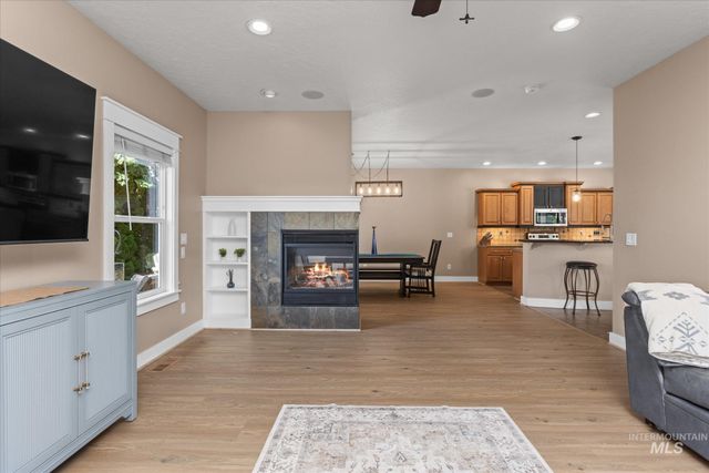 2655 E Piccadilly Ln, Eagle, ID 83616