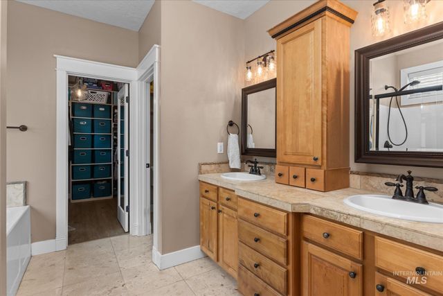 2655 E Piccadilly Ln, Eagle, ID 83616